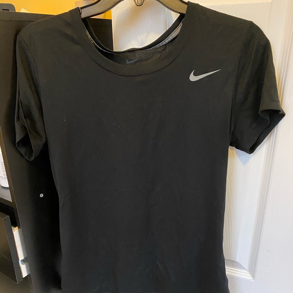 Women’s Drifit Nike tee